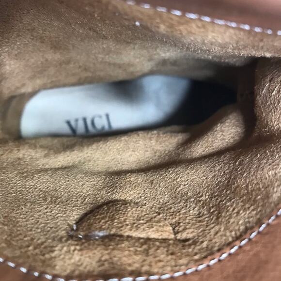VICI Faux Suede Heeled Bootie Sz 9 Tan Western Preppy Cowgirl Streetwear Grunge - Picture 11 of 13